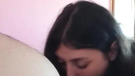 İri güzel latin kadın gırtlağına kadar alıyor