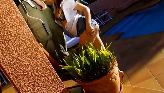 Poolside anal sikme ve göt şaşkın derin boğaz ile cumshot