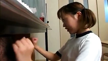 Itsuki wakana güzel bir handjob verir