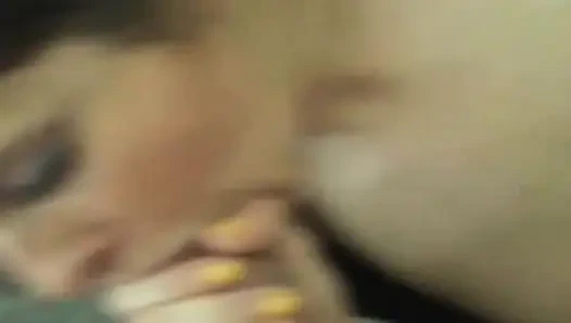 Şanslı adamı için sakso çekmeyi seviyor