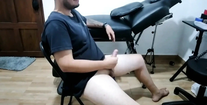 Komşumun karısı beni mastürbasyon yaparken gördü ve onu sikmemi istedi