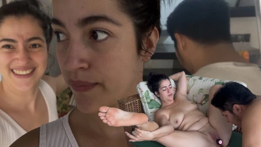 Canlı model çantasını bulurlarsa onunla oynamalarını öneriyor, mutlu yabancı amcığıyla oynuyor