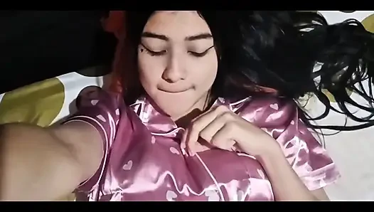 Ateşli latin kız tek başına amcık mastürbasyonu uyanıyor (gerçek ev yapımı)