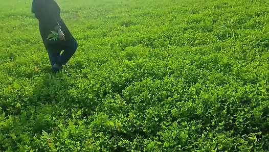 Khet kheton mein gand Marne Laga upar se Koi aaega FIR chhod Diya