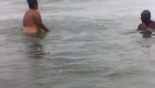 2 Mary fazendo nudismo na praia parte 2