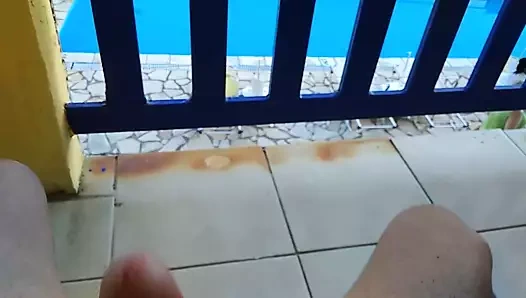 otel balkonunda mastürbasyon yapmak