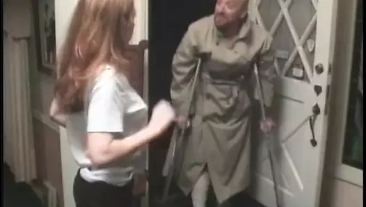 Oynak mympho, sofistike arkadaşı ıslak twat onu vurduğunda seviyor