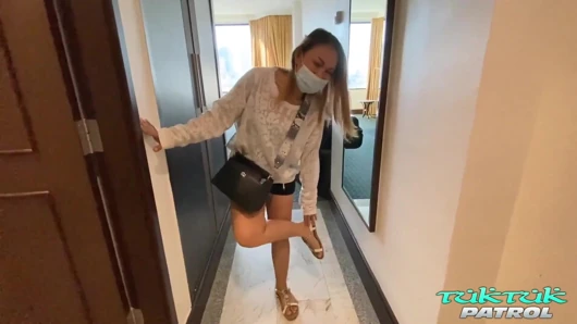 Tuktukpatrol sıkı amcık pinay sikiliyor