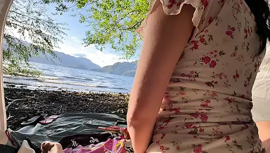 Göl kenarında öğleden sonra, açık havada mastürbasyon