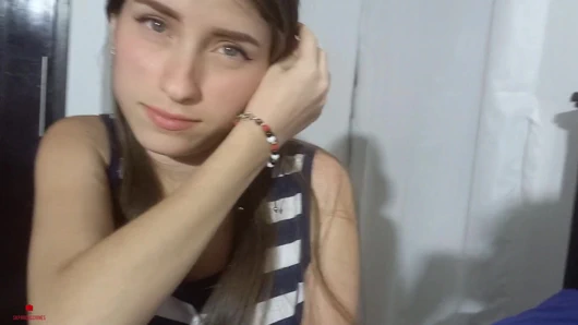 Masum yüzlü üvey kız kardeşim bana harika bir oral seks yapmasına izin vermemi istiyor