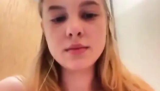 İlk kez halka açık mastürbasyon yakın çekim