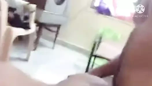 Teras mağaza odasında doggystyle kocamla sikişmek