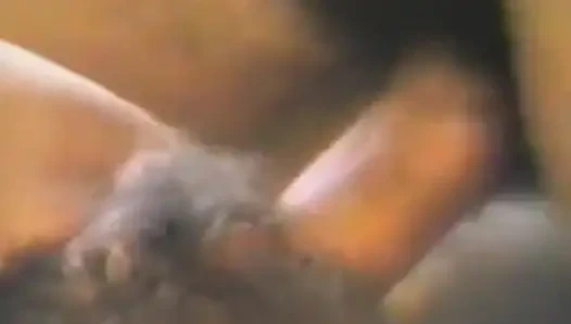 Amatör bir çift birçok pozisyonda enerjik sikişiyor