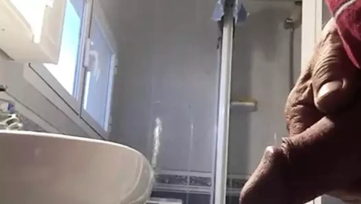 Olgun 74 yıl içinde the banyo