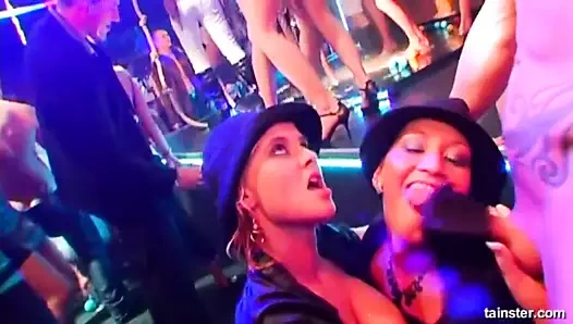 Biseksüel porno babes halka açık şişman yarak alır