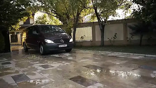 Sarışın Bomba Amcığı Sikiyor Ve Yarağı Çılgınca Gırtlağına Kadar Alıyor