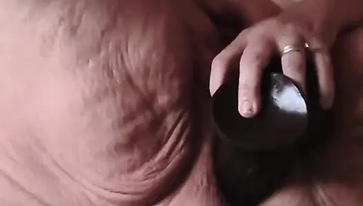 Грязную тетушку накачивает большой черный член
