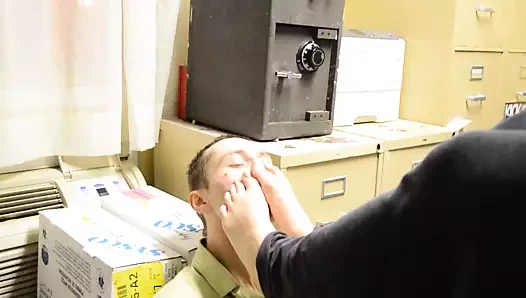 Tsm - lola çıplak ayaklarına taptı