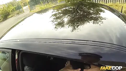 Fake cop - büyük memeli ve tatlı götlü ateşli bisikletçi büyük döl alıyor