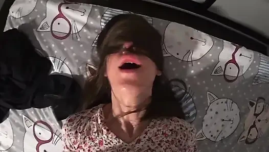 Sadakatsiz evli kadın arkadaşlarını götten sikiyor. Gerçek aldatma