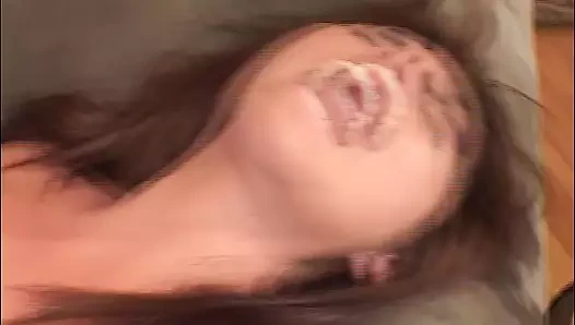 Olağanüstü Alman bebek seviyor Başlarken ona kedi gergin