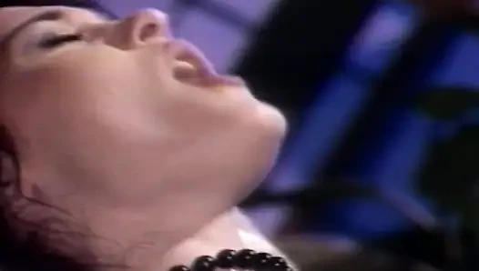 Özel Fransız genç kız amatör kasette sevgilisinin yarağını memnun ediyor