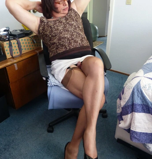 Eğlenceli bir öğleden sonra ve kadın kılıklı zevk