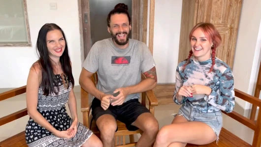 David'in yarağı sevimli kızıl saçlı tarafından emiyor