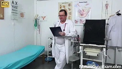 Sıcak sarışın nicole star ve jinekoloğu