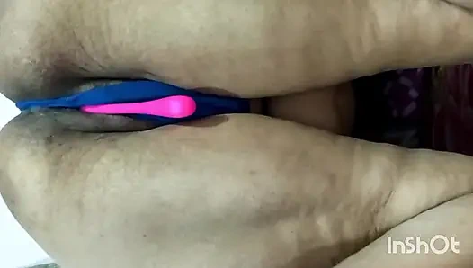 Desi ne apni gand aur chut dikhai