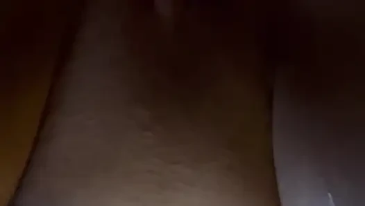 Küçük amcığımda büyük yumruk