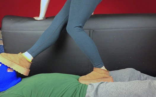 Uggs ve çorap ezme, kadın egemenliği jozi çiğneme