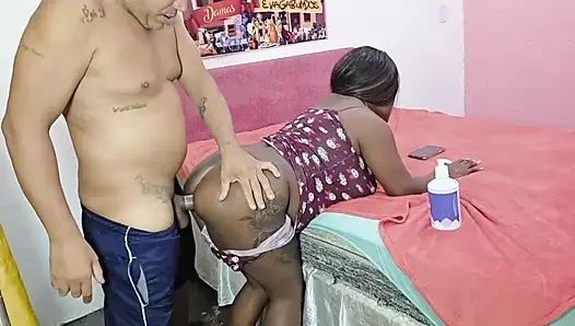 Ev hanımı eski ogre kıçını veriyor