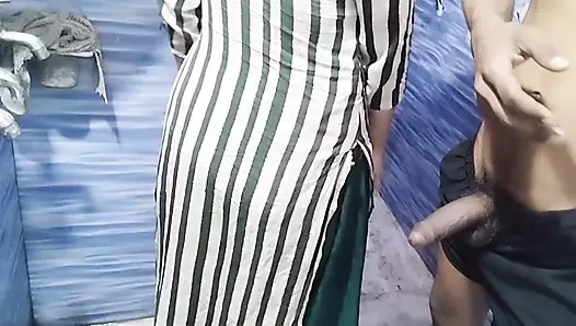 Hintli kadın banyoda sert xxx