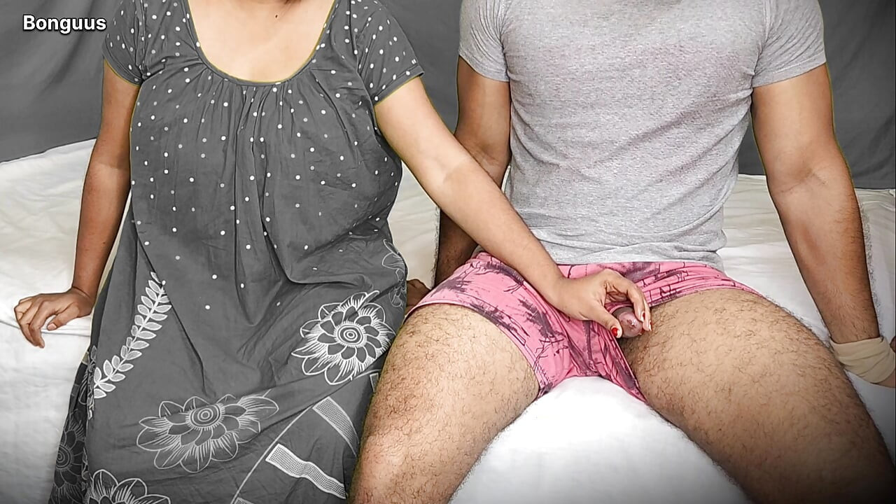 Riya yenge kocası evde yokken sikiliyor