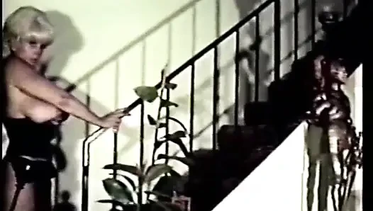 Nostaljik yıldızı Candy Samples'ın ateşli sahnelerinin tadını çıkarın