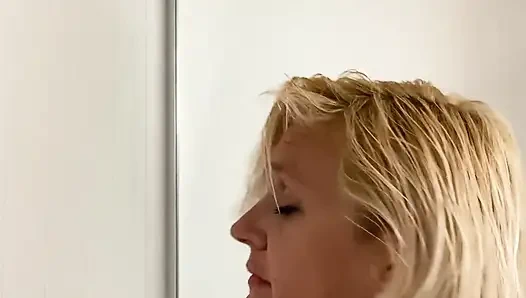 Bronzlaşmadan sonra duş alırken beni izle