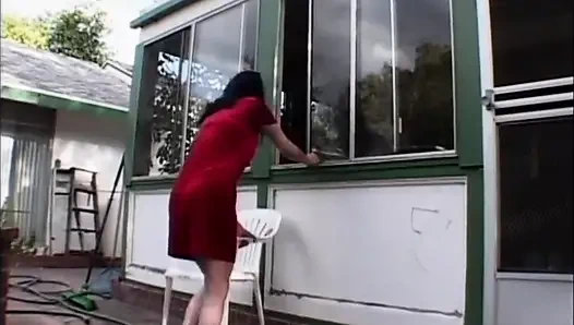 Lezbiyenler sarışın orta yaşlı seksi kadın bahçede