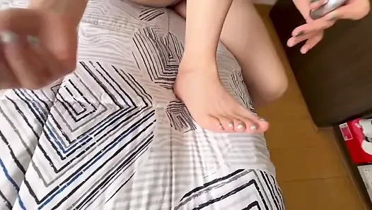 Güzel Çekici Kadın Tırnaklarını Boyaydıktan Sonra Orgazm Oluyor