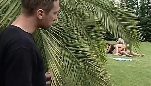 Emmek ve güneşin altına almak için 2 yarak