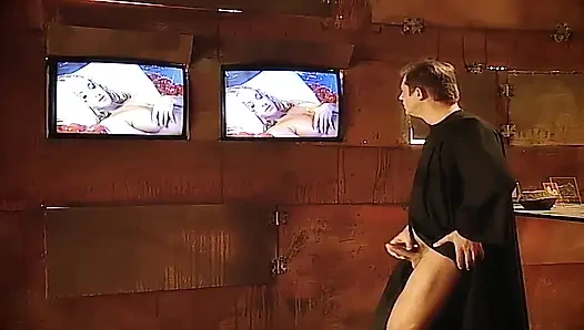 Vaftiz kızını izlerken mastürbasyon yapıyorum