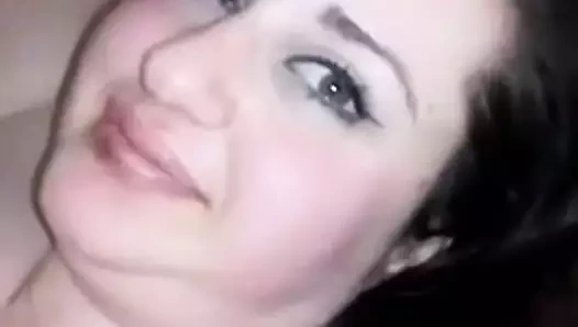 Arap koca güzel karısının göğüslerini ve amını gösteriyor