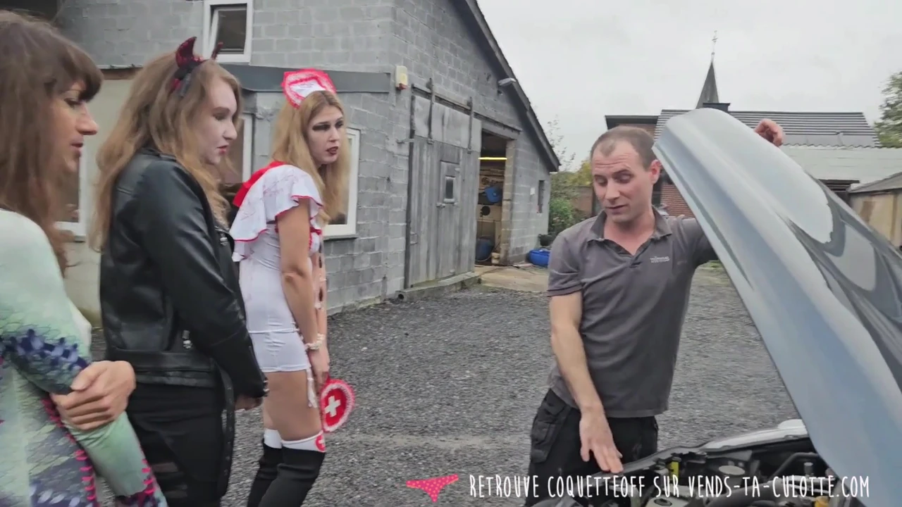 Vends-ta-culotte - A Halloween party that ends in a big libertine gangbang