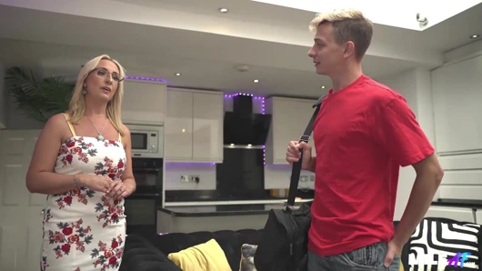 Milfaf - Keira Rose ile airbnb'de bir gece