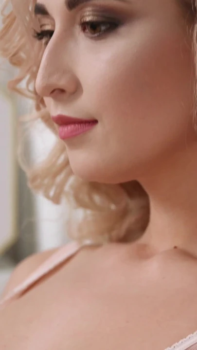 Анальный художник занимается гэнгбэнгом