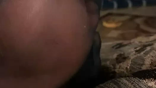 Siyah ayak tabanları ve ayak parmakları önemli 3