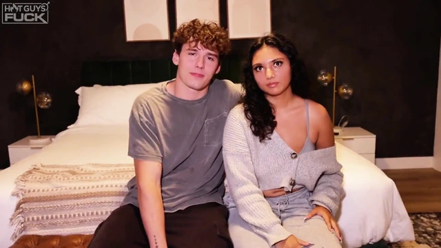 Orta doğulu büyük memeli genç kız ateşli tik tok zonk yarak alıyor