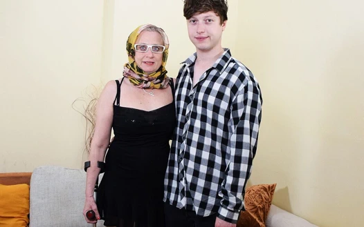 Çirkin nine anal seks sırasında rahim ağzını sarktırıyor