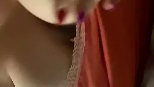 Gel göğüslerime ve meme uçlarıma tap