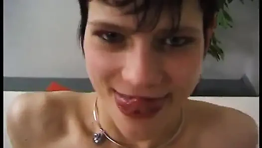 Küçük memeli esmer klasik sürtük zevkli bir sakso çekiyor